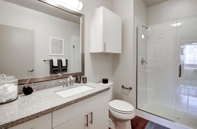 Classic model home bathroom. - Griffis at Fiddler's Green