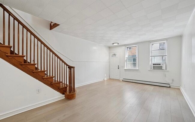 Building Photo - 2038 S Darien St