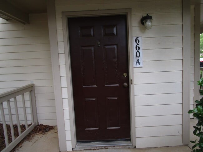 Building Photo - 660 Archdale Dr