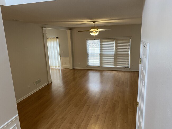 Foto del edificio - 2706 Cottesford Dr SE