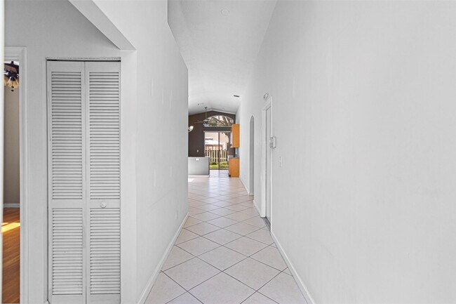 Building Photo - 15250 SW 49th Ct