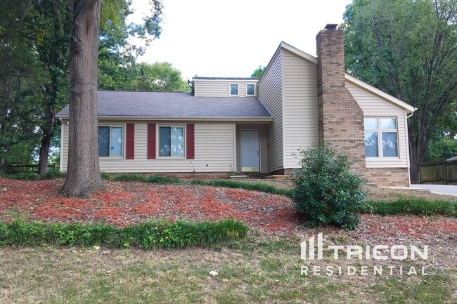 Building Photo - 10442 Camelback Cir