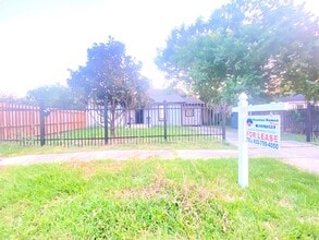 Building Photo - 4604 Dewberry St