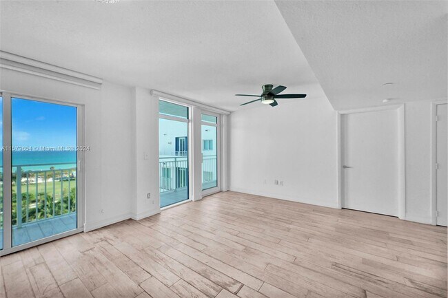 Building Photo - 7600 Collins Ave