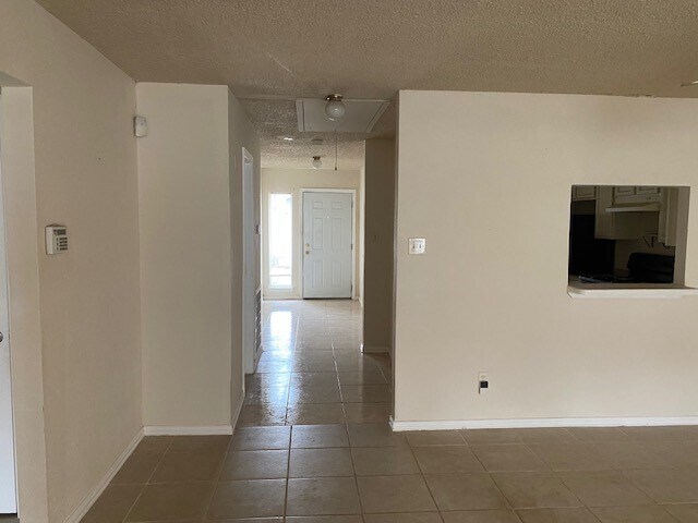 Foto del edificio - 2142 Greenbriar Colony Dr