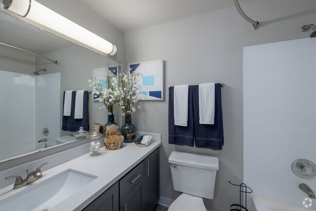 2BR, 2BA - 1,120SF - Skyview 3322