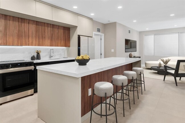 Building Photo - 5255 Collins Ave