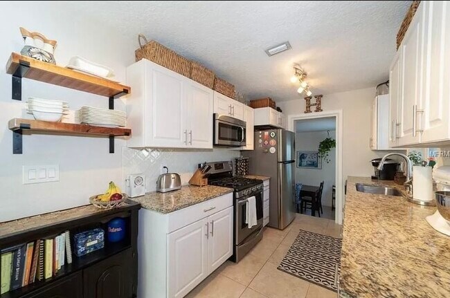 Foto del edificio - 1818 Weber St