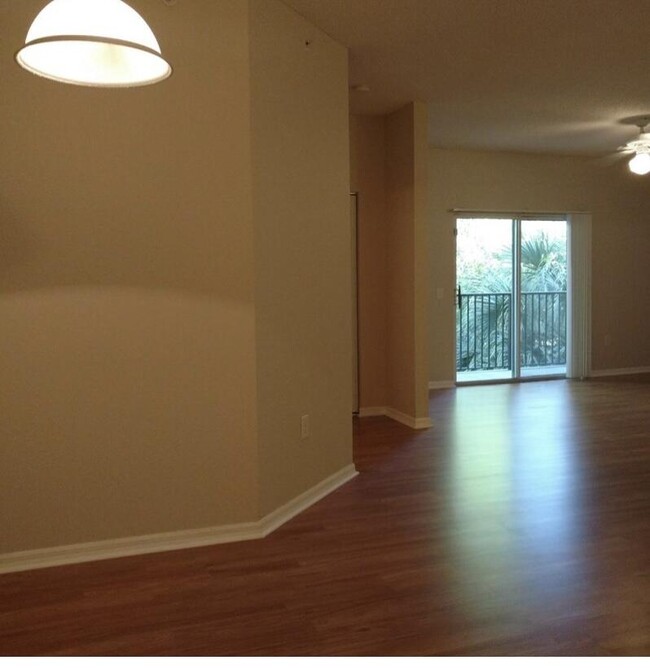 Foto del edificio - 360 Crestwood Cir