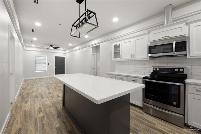 Foto del edificio - 3201 S 6th Ln