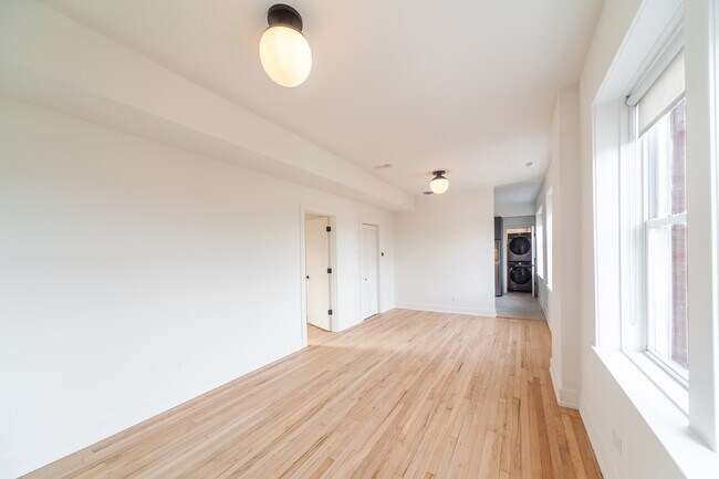 Foto del edificio - 3051 W Medill Ave