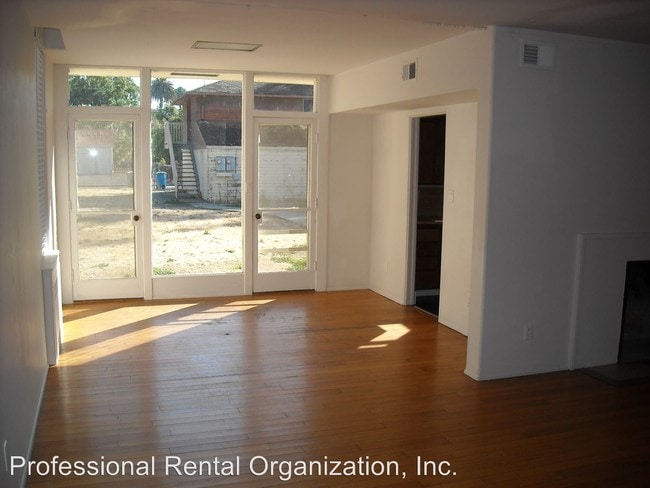 Building Photo - 1020 Azuar Ave