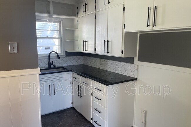 Foto del edificio - 2040 SW Medford Ave