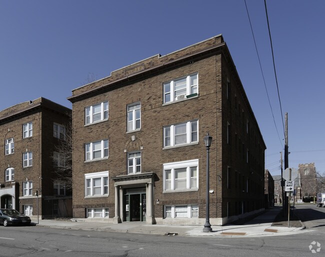 Building Photo - 1900 1st Ave S
