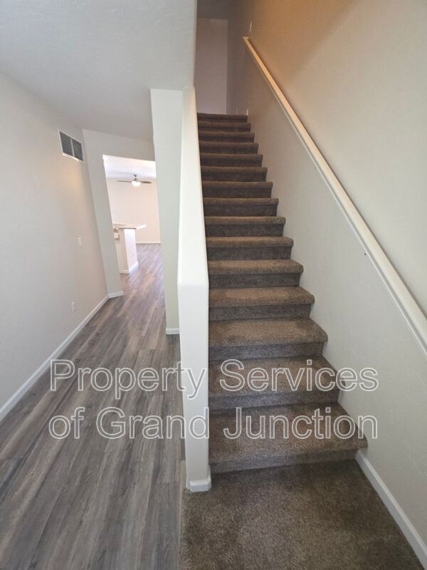 Building Photo - 615 Canyon Vista Way