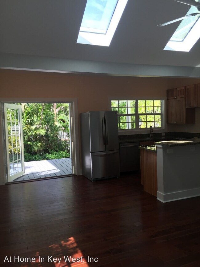 Building Photo - 2 br, 2.5 bath House - 1311 Pine Street