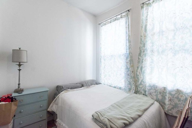 Foto del edificio - 57 W 8th St