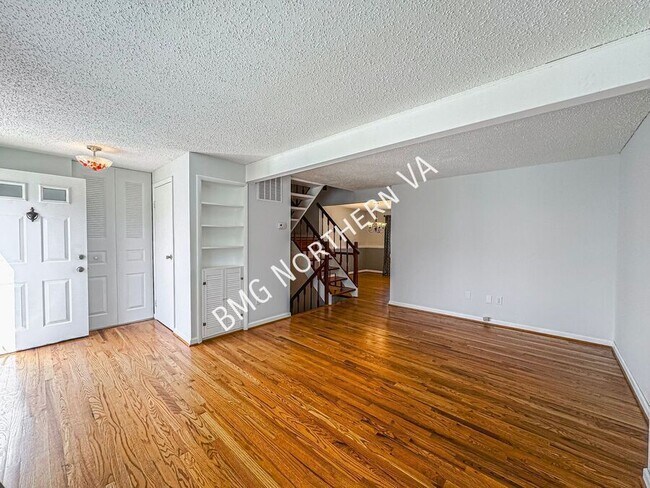 Building Photo - 8627 Spring Creek Ct