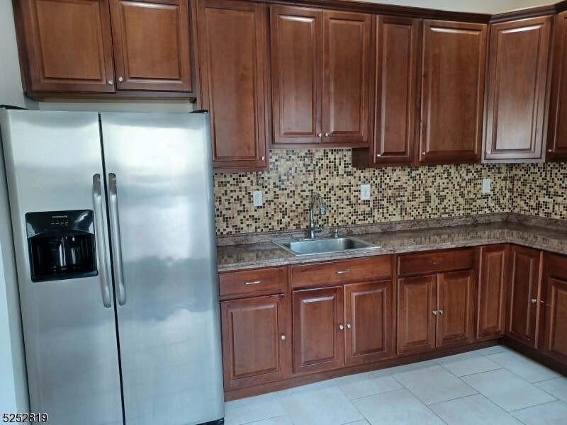 Foto del edificio - 182 Littleton Ave