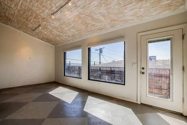 Foto del edificio - Modern One Bedroom Apartment For Rent