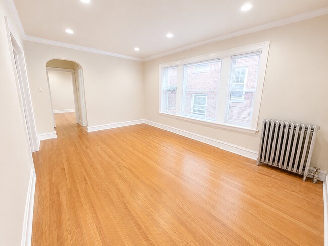 Foto del edificio - 2044 W Farragut Ave