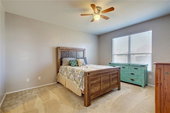 Building Photo - 5820 Sardinia Dr