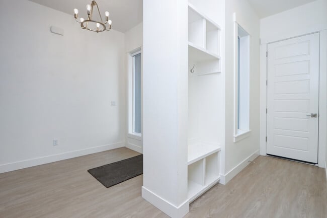 Foto del edificio - 12090 W Endsley St