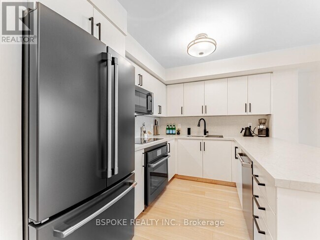 Building Photo - 245-245 Davisville Ave