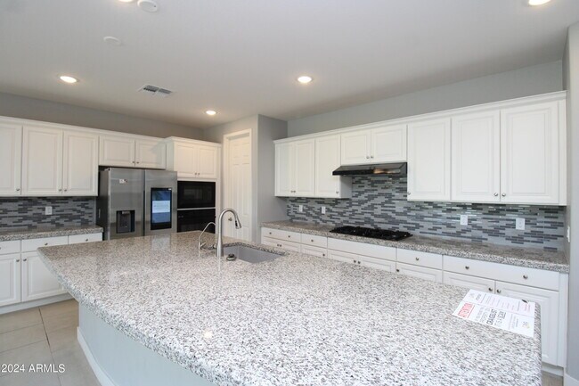 Building Photo - 1126 S 151st Ln