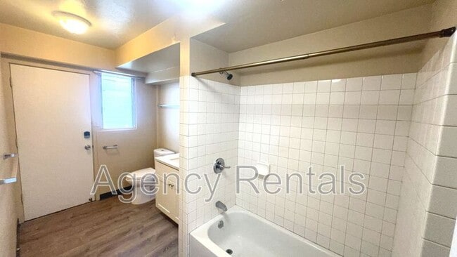Building Photo - 1438 Liliha St