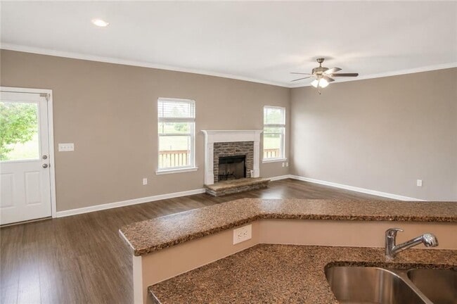 Building Photo - 100 Squarewood Ln NW