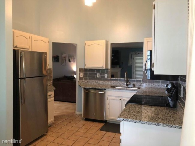 Building Photo - 3 br, 2 bath House - 449 Naugatuck Dr