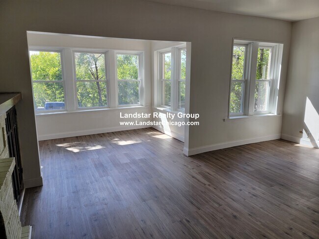 Foto del edificio - 3948 W Congress Pkwy