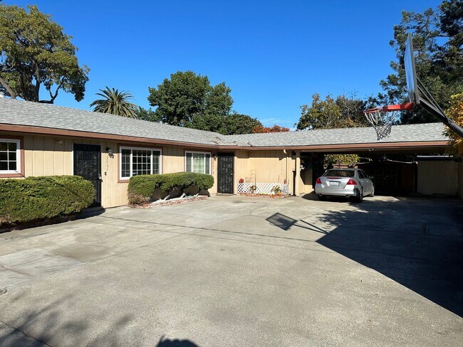 Foto del edificio - GREAT SAN LEANDRO LOCATION & SITUATED IN A...