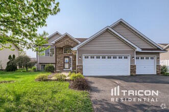 Building Photo - 783 Harrison Dr