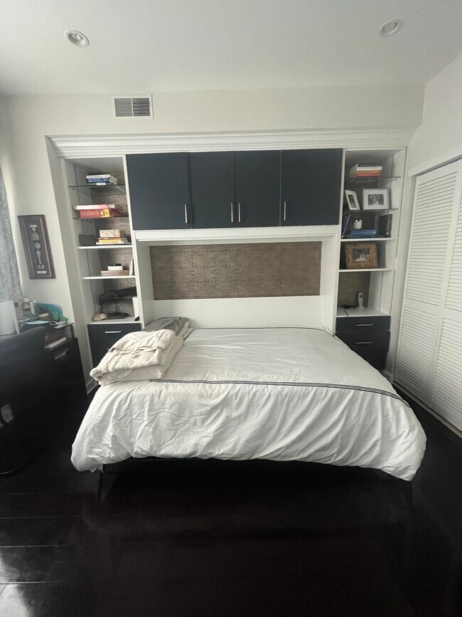 Dormitorio de pino/flexible - 211 Brown St