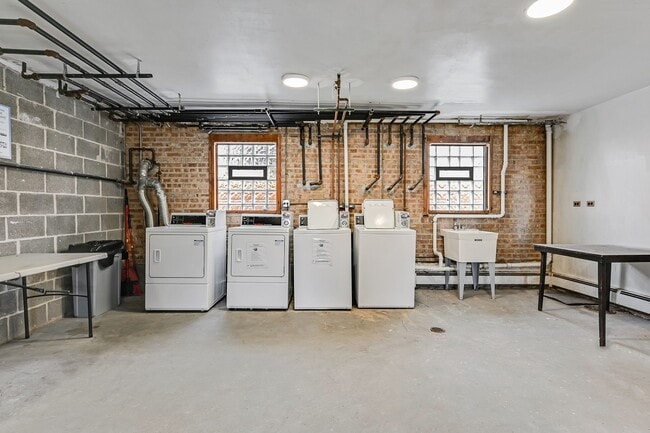 Building Photo - Beverly's Best!