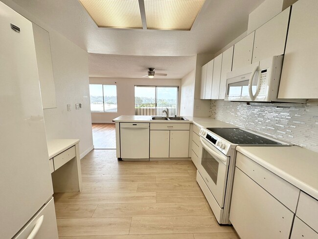Building Photo - 6337 Caminito Andreta