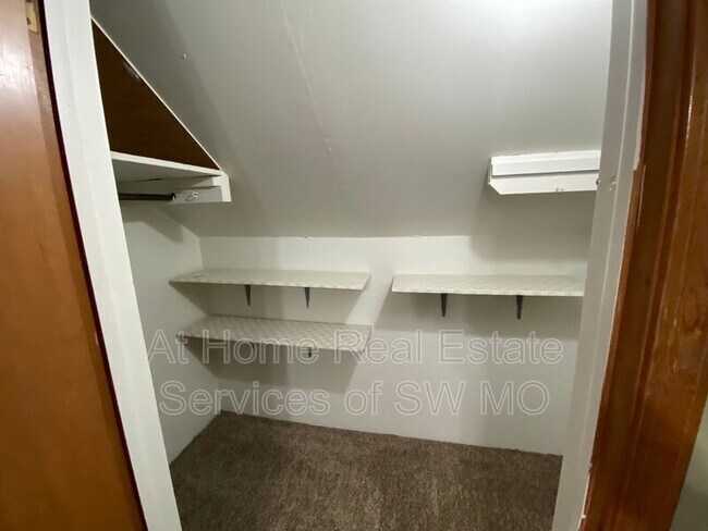 Foto del edificio - 808 E Walnut St