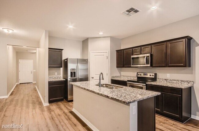 Foto del edificio - 3 br, 2 bath House - 301 Verdad Lane UNIT
