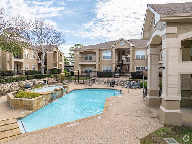 Piscina - The Lodge at Lost Pines Apartments