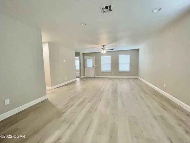 Foto del edificio - 1402 E 19th St