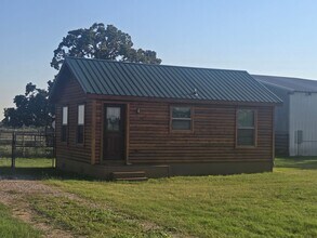Building Photo - 527 Walker Ln