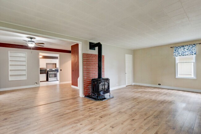 Building Photo - 1302 - Wang Crosby Properties