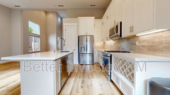 Building Photo - 1807 Palisades Dr