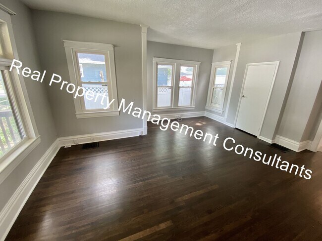 Building Photo - Newly Renovated 3-Bedroom House in Kansas ...