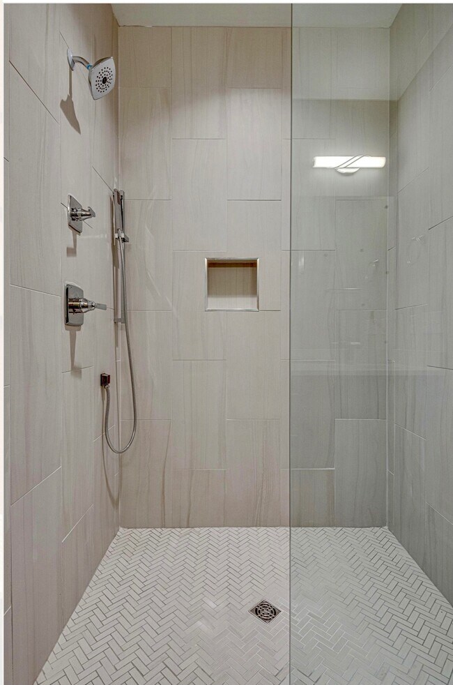 Extra large master shower - 209 Duke St
