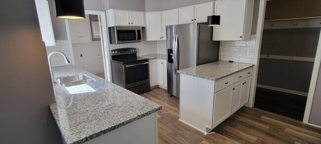 Foto del edificio - 629 S Troost St