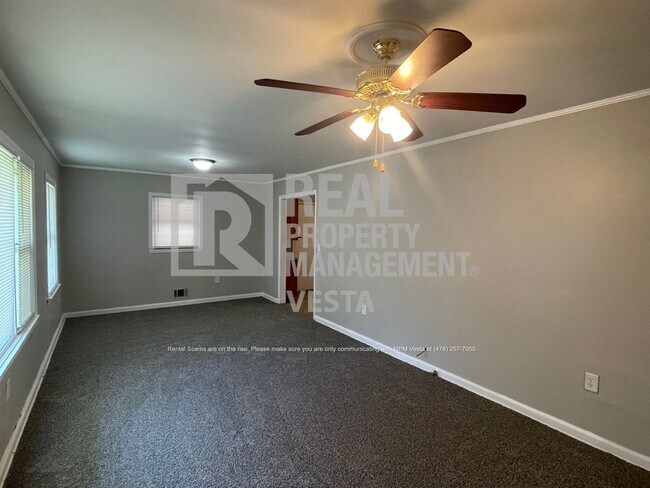 Foto del edificio - Recently Updated 3 Bedroom Home in South M...