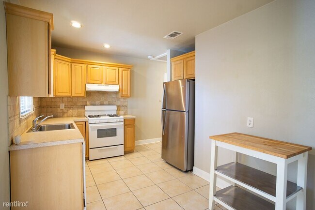Building Photo - 2 br, 2 bath House - 3807 Avenue H # A